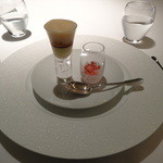 レフェルヴェソンス - ホワイトアスパラガス、栄螺、雲丹、ブラッドオレンジを2口で