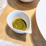 La Brianza - チェルムーラソース。パクチーとパセリなど入ったモロッコでは定番のソースといわれているもの。これが風味良くて私好み、ボリートミストがそのまま美味しいものだからあまり使えずついパンを浸したり^^;Aホホホ