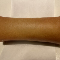 アカ - アリ・ぺブレ（鰻、にんにく、パプリカで煮込んだ料理）を、鰻⇒穴子にしてトマトで煮込み春巻きにしてます。具材が美味しいので、そのままでも良かったのでは？包んで揚げても美味しですが、何料理だろ。