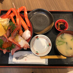 魚がし食堂　中央市場店 - 紅ズワイガニの海鮮丼¥1600（税込）