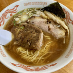 地鶏らーめん花道  - 塊チャーシュー麺 肉が150g・正油  ¥1,280
ほろほろっのチャーシュー♡