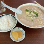 来久軒 - 御飯ウマし！海苔付けて欲しいな〜