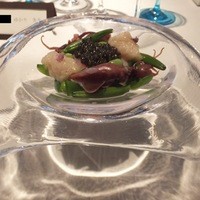 キメラ - カスピ海産フレッシュシェトラキャビアと富山湾産蛍烏賊
                   緑豆と金針菜のエチュヴェ　温泉卵と共に。
