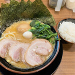 Yokohamaiekeiramen hukumashiya - MAXラーメン 980円