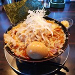 環七ラーメン 周麺 - 煮玉子アップ