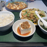 文文 - ランチ…奥の麻婆豆腐は別