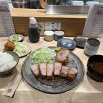 tonkatsu.jp - 伊豆の太湖豚 上ロースかつ & ミニひれかつ定食 & 幸せのメンチかつ