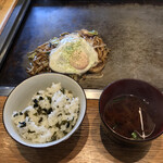 蛸のてこ - 焼きそば！ワカメご飯、味噌汁