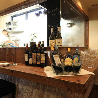 カウンター席は6席ご用意しております。厨房からのライブ感を味わえるお席です！