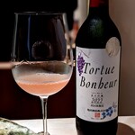 たかおか - これは試験的な亀田酒造のワイン「幸せの亀」ww。澱がらみでフレッシュ。ヤバイ飲み物でした。