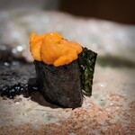 たかおか - 蝦夷馬糞雲丹。私の中で絶対王者の雲丹はいつもたかおかさん。何故にこんなに美味しいのか・・・