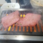 スタミナ苑 - 特選上カルビ …… 1枚(1,400円~時価)　