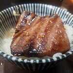 スタミナ苑 - 特選上カルビ …… オン・ザ・ライス(300円)