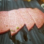 スタミナ苑 - 特選上カルビ …… 1枚(1,400円~時価)　4枚