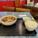 食神 餃子王 - 水煮牛肉ライス付き