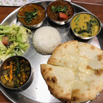 スパイスバザール アチャカナ - カレー3種＆チーズクルチャ