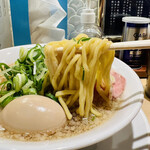 京都ラーメン 森井 - 熟成醤油味玉ラーメンの麺
      2023年1月25日