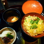 懐石料理 三木 - 鶏と新玉ねぎの親子丼