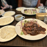 キャトルラパン - みんなで肉ランチ最高やん！