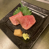 徳壽  - 和牛の炙り刺
