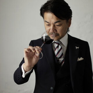 Exquisite pairings by sommeliers including General Manager Eiji Wakabayashi