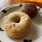 Haritts donuts&coffee - クリームチーズとチョコカスタード