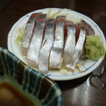 2013.06 鯵のお刺身（４２０円）下に敷いてあるのはキャベツでした、次に頼んだサラダと一緒にキャベツも完食！