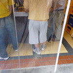 平野屋 - 2013.06 立ち飲みです♪夏とはいえあかるいうちから結構な客入りでした：笑