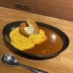 Motsu Baru Gen - ランチ　日替わりオムライス　牛すじコロッケのオムライス