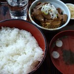 Abechan - 牛もつ煮込み昼定食650円