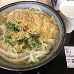 自家製さぬきうどんと肉 甚三 - かけ¥390-大盛¥100-（大量の無料トッピング）