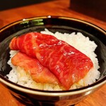 代官山 焼肉かねこ - KANEKOのローストビーフをのせたライス◎飛ぶやつ