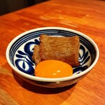 代官山 焼肉かねこ - 推奨してない卵黄とサーロイン