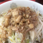 ラーメン二郎 - ミニ（650円）＋豚追加（200円），野菜少なめ，薄め，脂マシ