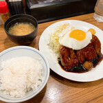 大阪トンテキ - トンテキ定食（200g）＋目玉焼き　ごはん（おかわりOK）と味噌汁付