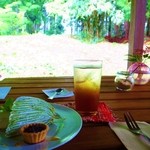 里山カフェ - １３年６月「ヨーグルトクリーム入り小松菜のミルクレープ」と「さわやかティーソーダ」