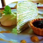 里山カフェ - １３年６月「ヨーグルトクリーム入り小松菜のミルクレープ」