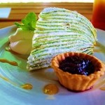 里山カフェ - １３年６月「ヨーグルトクリーム入り小松菜のミルクレープ」