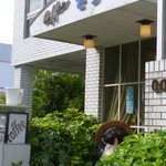 2013.06 早朝から営業しているのがうれしい♪たぬきがお出迎えしてくれます。