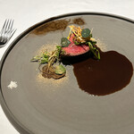 ラ・ヴァガボンド - 三河牛の炭火焼き　根セリ　ケッパー　ジュのソース