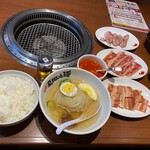 焼肉冷麺やまなか家 - ★ゲンキカルビ（682円税込）鶏セセリ（616円税込）三元豚カルビ（649円税込）よくばりセット（爆激別辛・大ライス・990円税込）★