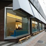 ブルーボトルコーヒー 神戸阪急カフェ - リニューアルされた神戸阪急の新館の カフェでコーヒーブレイク