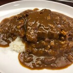 日乃屋 - 名物カツカレー（880円）