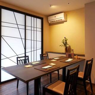 穏やかな時間が流れる上質空間。プライベートな個室もご用意