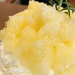 サカノウエカフェ - 見て、このメロゴールドの量っ！