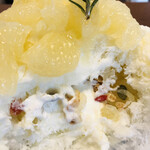 サカノウエカフェ - 中にはグラノーラとナッツ！ザクザク食感大好きです♡