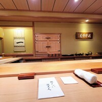 鮨 さかい - カウンター席