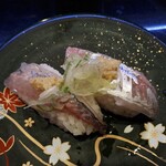 回し寿司 活 活美登利 - 泳ぎアジ２貫２９７円