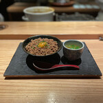 とり茶太郎 - 鶏そぼろ丼と鳥スープ