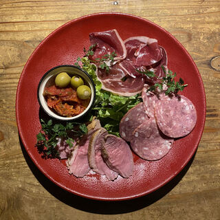 串以外の豊富なアラカルトメニュー